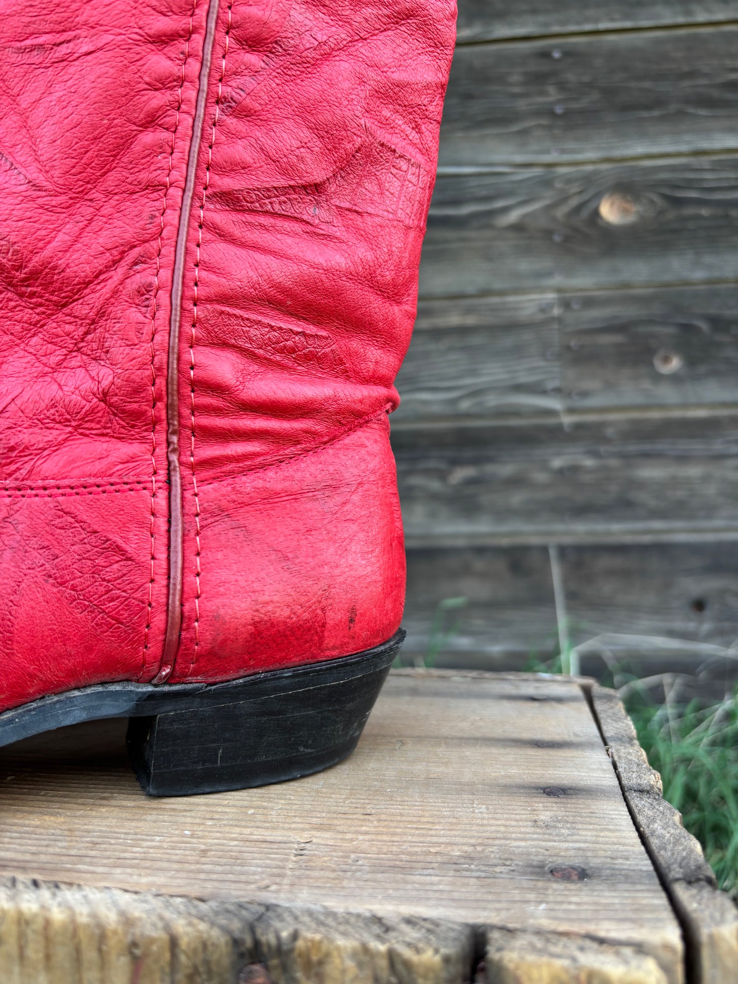 Capizeo red cowboy boot